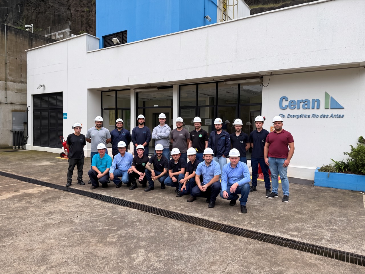 Equipe em treinamento técnico na CERAN